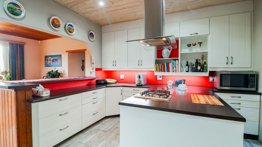 4 Bedroom Property for Sale in Kingfisher Creek Western Cape